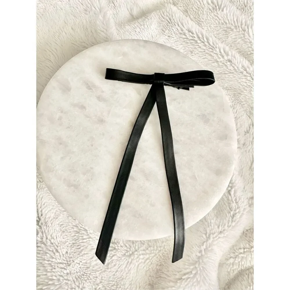Black color mini leather hair bow clip